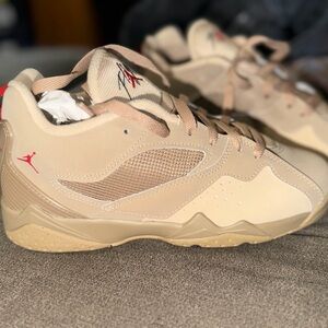 Jordan Kids Sneakers in Tan and Red